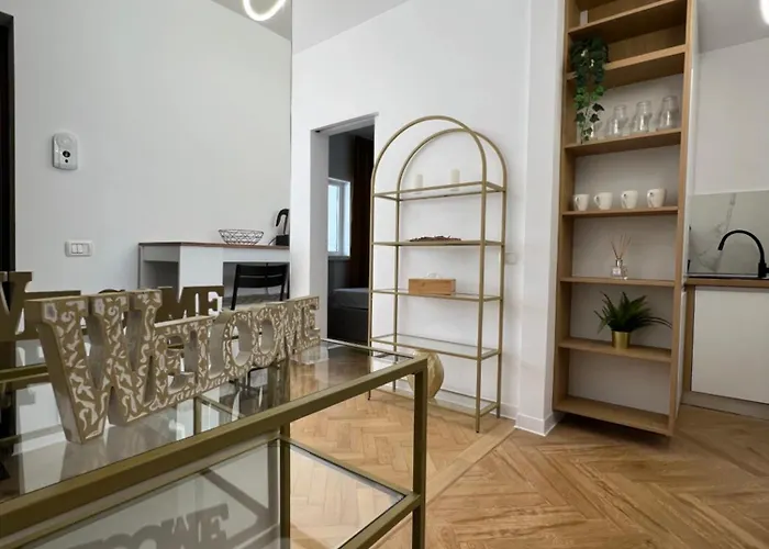 Center Victoriei St * Bucureşti